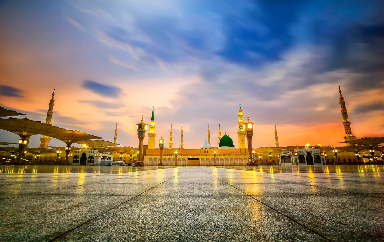 Quiet evening atmosphere in Madinah near the Prophet's Mosque